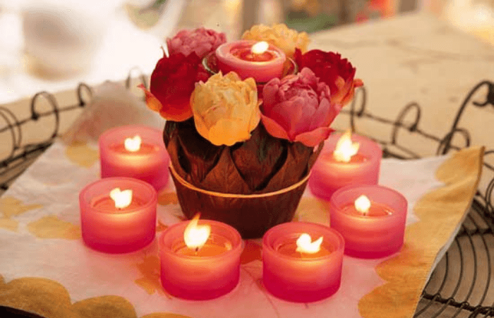 Candles and roses on an elegant tablescape